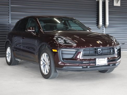 Certified 2024 Porsche Macan AWD/4WD image 7