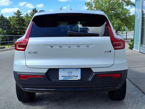 Used 2023 Volvo XC40 B5 Plus w/ Driver Assist Package AWD/4WD image 4