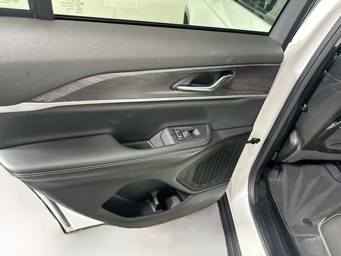 Used 2023 Jeep Grand Cherokee Limited w/ Black Appearance Package image 26