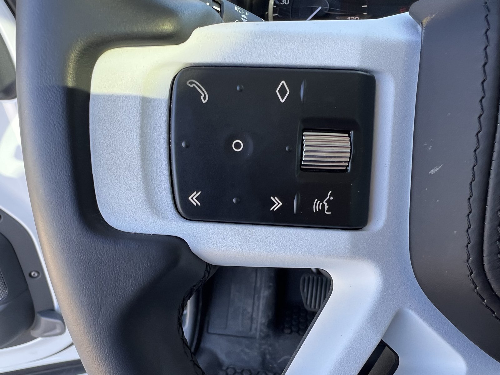Used 2023 Land Rover Defender 130 First Edition AWD/4WD image 18