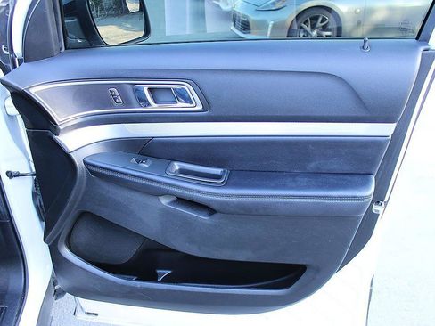 Used 2016 Ford Explorer XLT w/ Equipment Group 202A FWD image 26