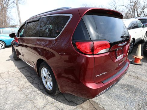 Used 2020 Chrysler Pacifica Touring-L w/ Tire & Wheel Group image 8
