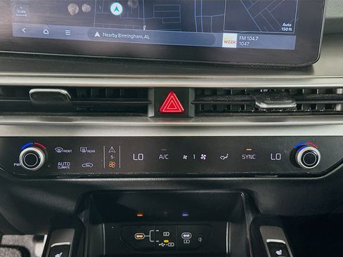 Used 2024 Kia Sorento S image 24