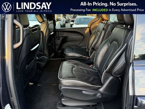 Used 2019 Chrysler Pacifica Limited w/ Advanced Safetytec Group FWD image 14