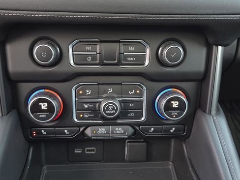 Used 2021 Chevrolet Tahoe Z71 w/ Z71 Signature Package image 28