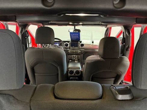 Used 2020 Jeep Wrangler Unlimited Sahara AWD/4WD image 31