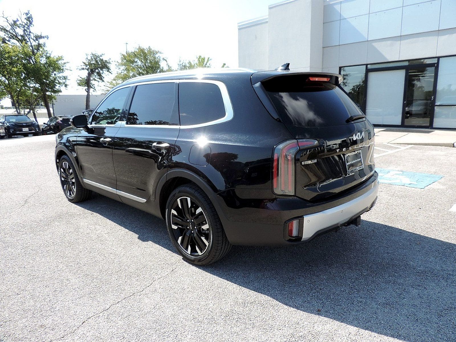 Used 2024 Kia Telluride SX w/ Towing Package FWD image 7