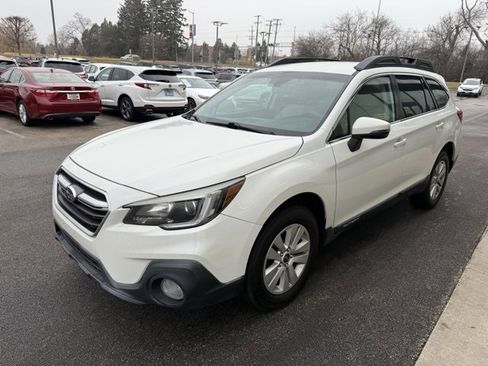 Used 2019 Subaru Outback 2.5i Premium image 4