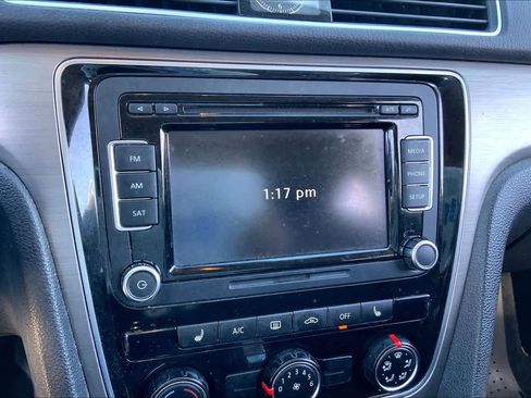 Used 2015 Volkswagen Passat 1.8T SE image 30