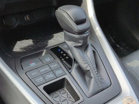 Certified 2025 Toyota RAV4 XLE AWD/4WD image 15