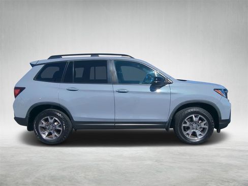 Certified 2023 Honda Passport TrailSport image 2