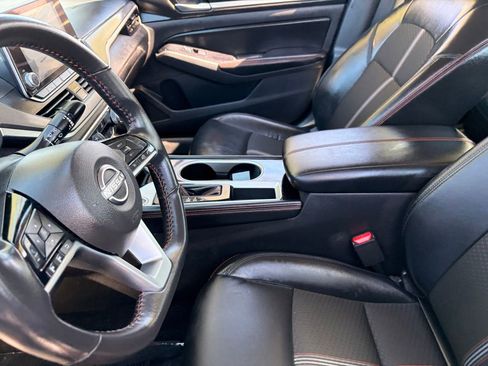 Certified 2025 Nissan Altima 2.5 SR FWD image 17