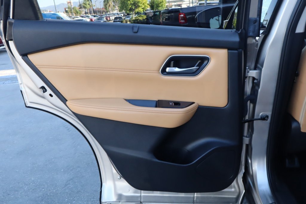Used 2021 Nissan Rogue Platinum AWD/4WD image 37