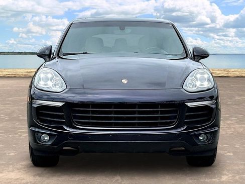 Used 2017 Porsche Cayenne AWD/4WD image 2