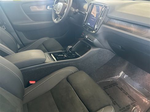 Certified 2023 Volvo XC40 Recharge Ultimate image 15