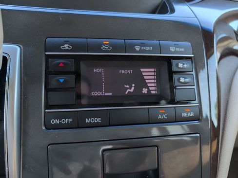 Used 2011 Nissan Quest S image 21