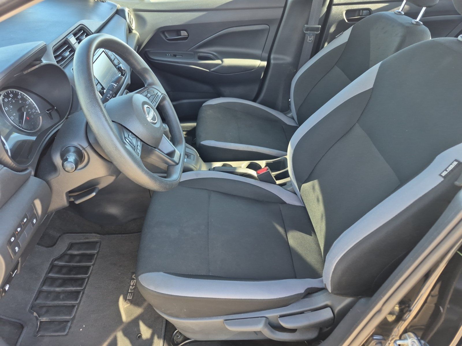 Used 2025 Nissan Versa S FWD image 17