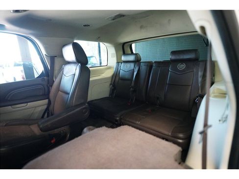 Used 2014 Cadillac Escalade Platinum RWD image 13