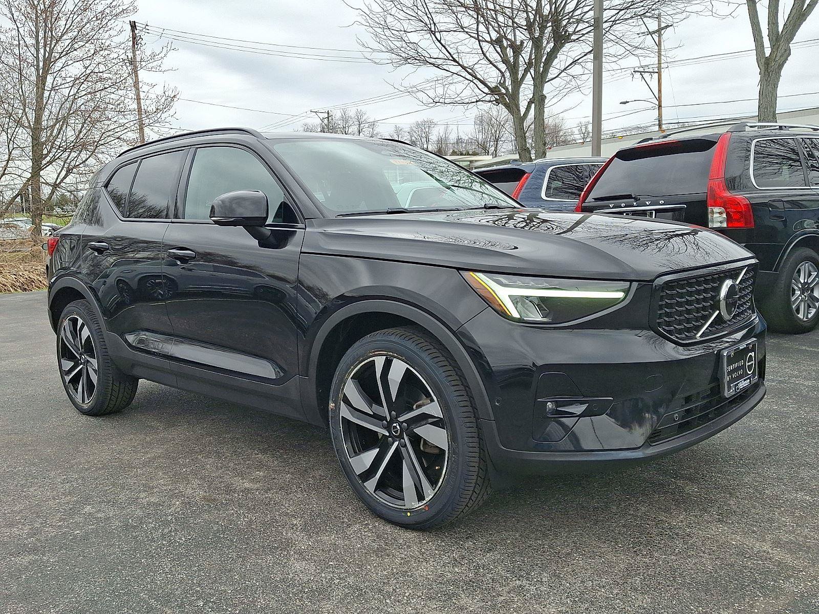 Certified 2023 Volvo XC40 B5 Plus w/ Driver Assist Package AWD/4WD image 1