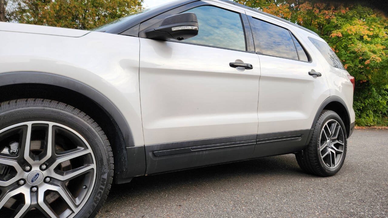 Used 2018 Ford Explorer Sport w/ Equipment Group 401A AWD/4WD image 9