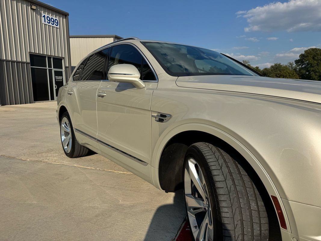 Used 2018 Bentley Bentayga AWD/4WD image 30