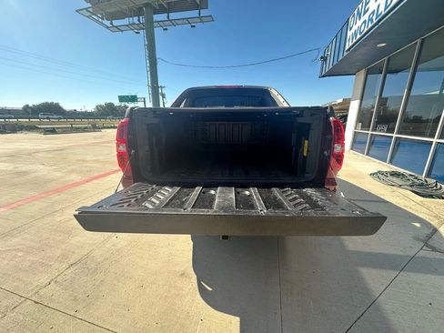 Used 2008 Chevrolet Avalanche LT image 17