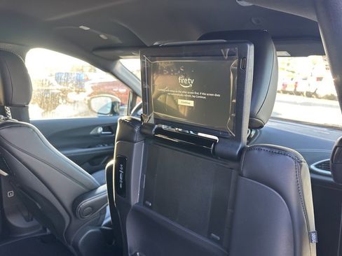 New 2026 Chrysler Pacifica Select image 50