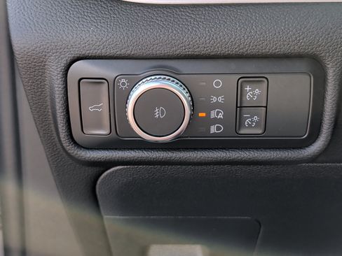 Used 2022 Ford Explorer XLT w/ Equipment Group 202A AWD/4WD image 26