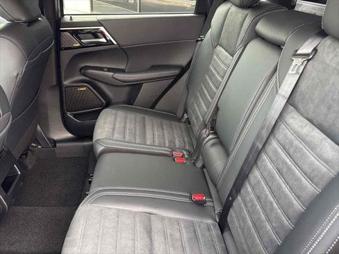 New 2026 Mitsubishi Outlander SE image 28