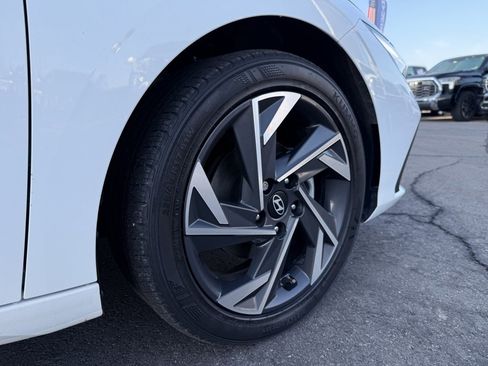 Used 2024 Hyundai Elantra SEL w/ Convenience Package image 30