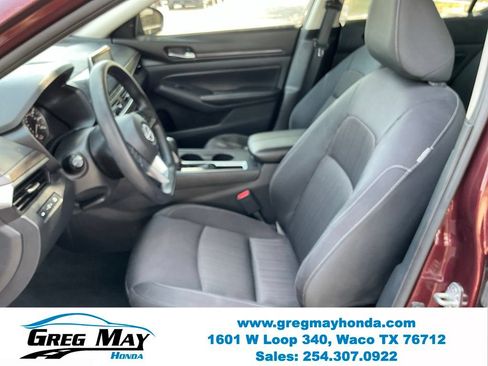 Used 2025 Nissan Altima 2.5 SV FWD image 21