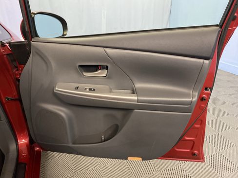 Used 2013 Toyota Prius V image 43