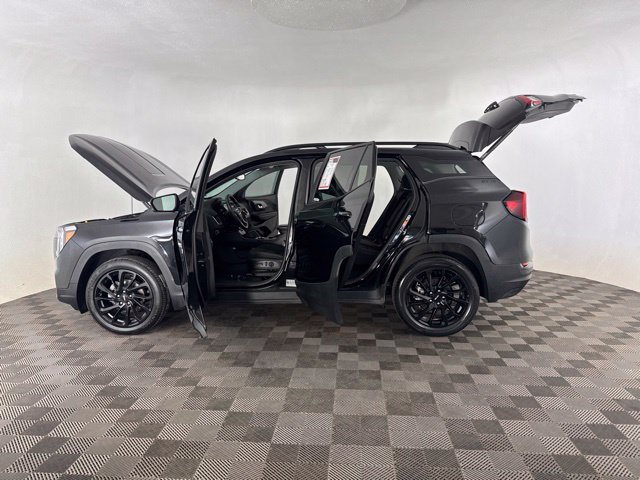 Used 2023 GMC Terrain SLE w/ Driver Convenience Package AWD/4WD image 18