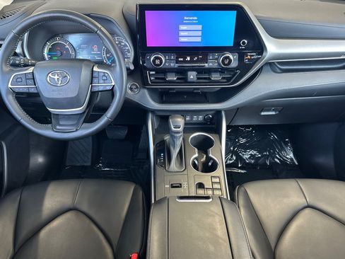 Used 2023 Toyota Highlander XLE FWD image 12