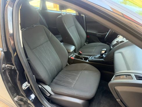 Used 2017 Ford Focus SE FWD image 25