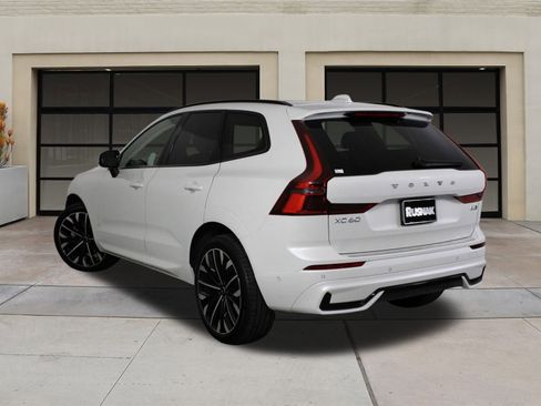 Used 2026 Volvo XC60 B5 Ultra w/ Protection Package Premier image 2