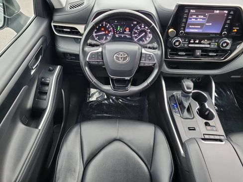 Used 2021 Toyota Highlander XLE FWD image 15