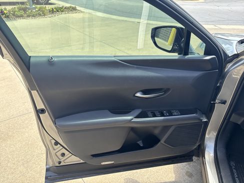 Used 2019 Lexus UX 250h w/ Premium Package AWD/4WD image 14