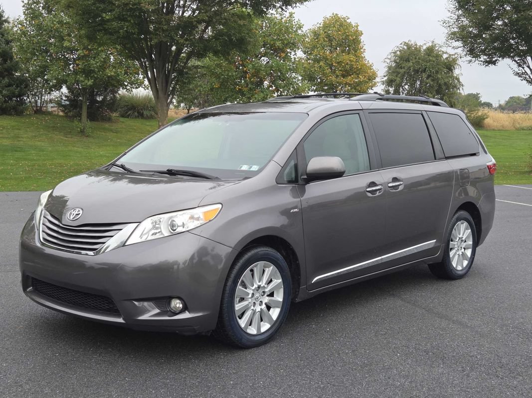 Used 2016 Toyota Sienna XLE w/ XLE Navigation Package AWD/4WD image 4