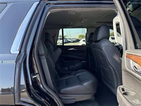 Used 2020 Cadillac Escalade Luxury image 16