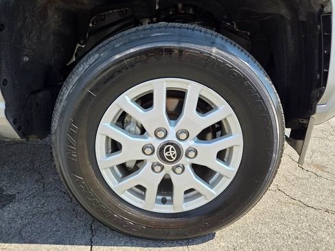Used 2025 Toyota Tacoma SR5 AWD/4WD image 25