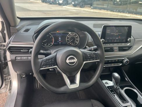 Used 2024 Nissan Altima 2.5 SV image 29