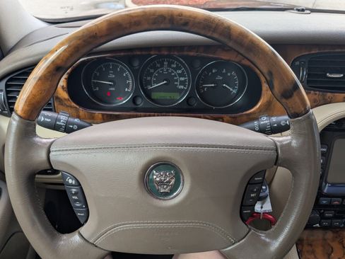 Used 2006 Jaguar XJ8 L image 28