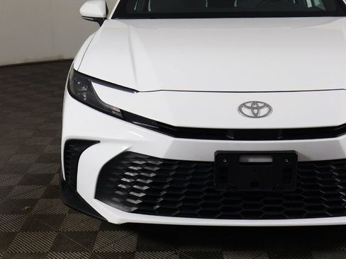 Used 2025 Toyota Camry SE FWD image 11
