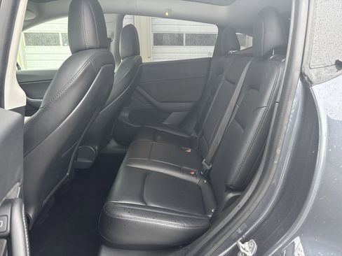 Used 2021 Tesla Model Y 2WD image 31