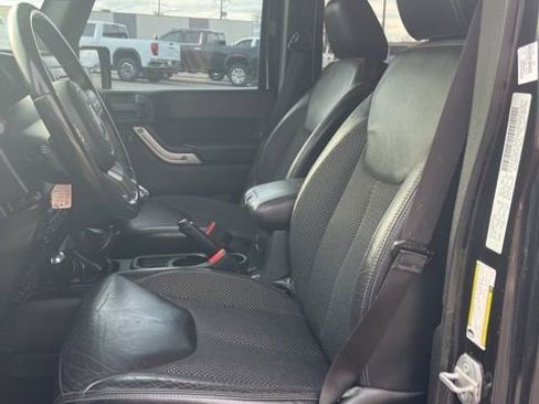 Used 2016 Jeep Wrangler Unlimited Sahara image 31