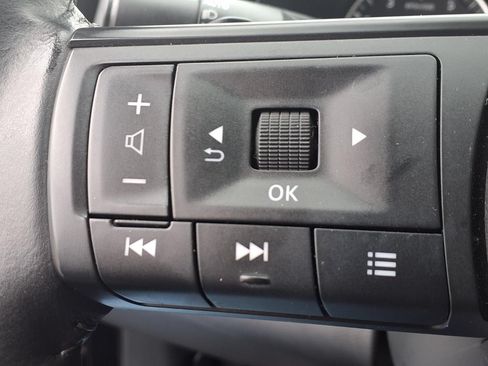 Used 2025 Nissan Pathfinder SV AWD/4WD image 12