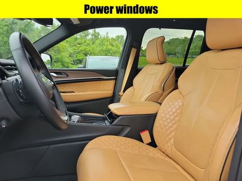 Used 2022 Jeep Grand Cherokee Summit w/ Luxury Tech Group V AWD/4WD image 23