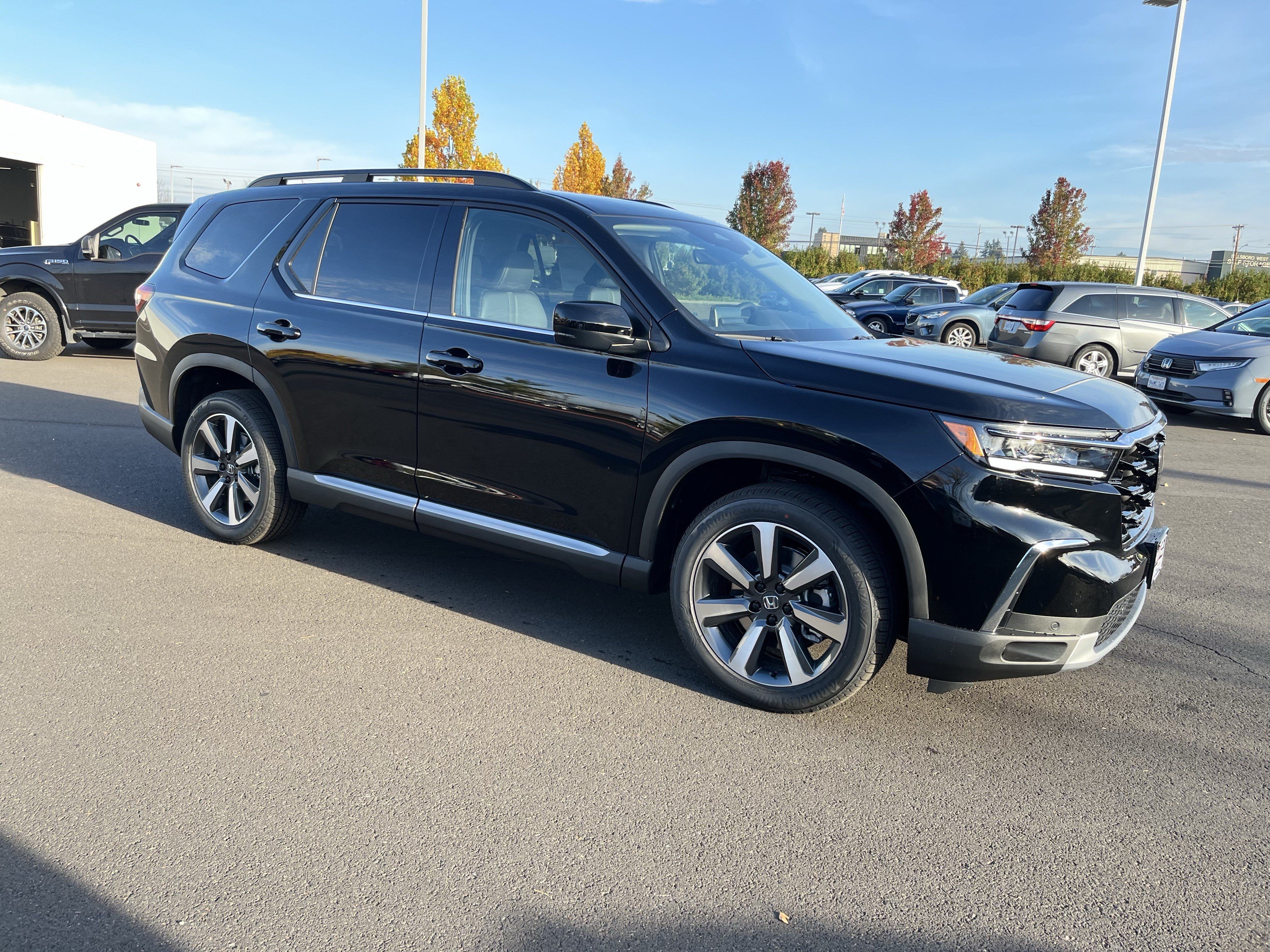 New 2025 Honda Pilot Touring image 6