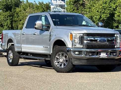 Used 2017 Ford F250 XLT w/ XLT Premium Package AWD/4WD image 2